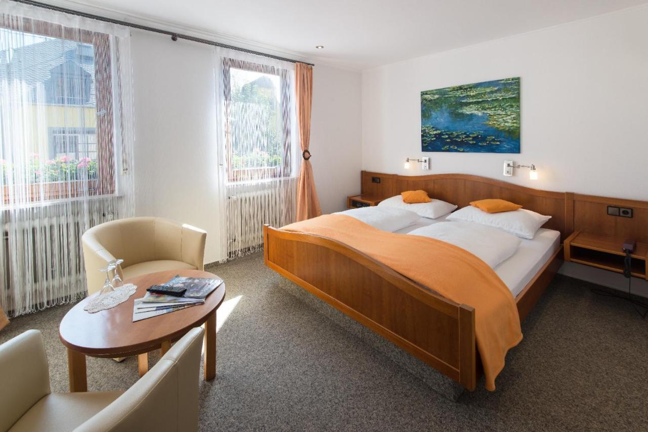 Hotel Weinhaus Weis Leiwen Exteriör bild